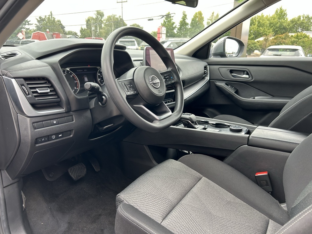 2024 Nissan Rogue SV photo 10
