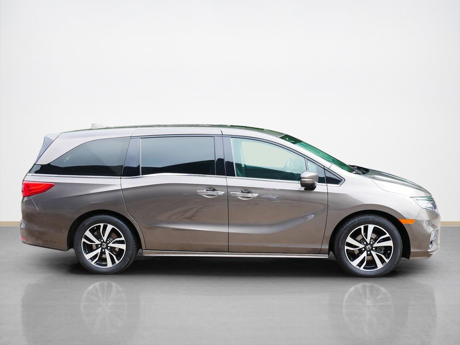 Used 2020 Honda Odyssey Elite with VIN 5FNRL6H99LB008379 for sale in Maplewood, Minnesota