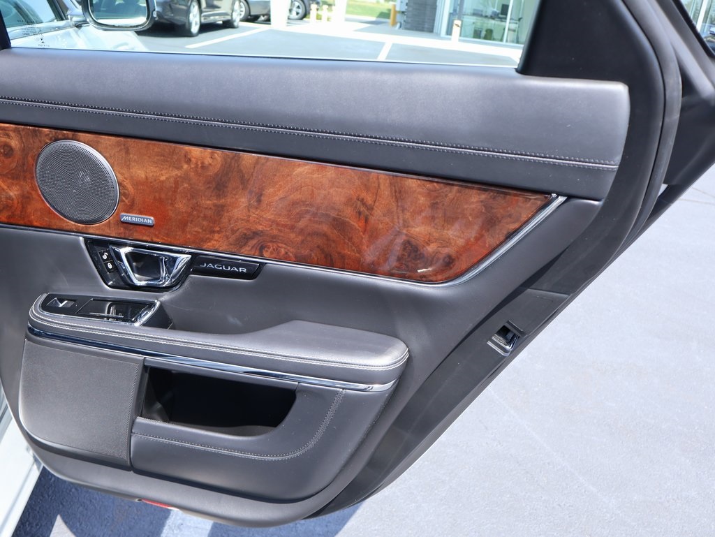 2014 Jaguar XJ Base photo 14