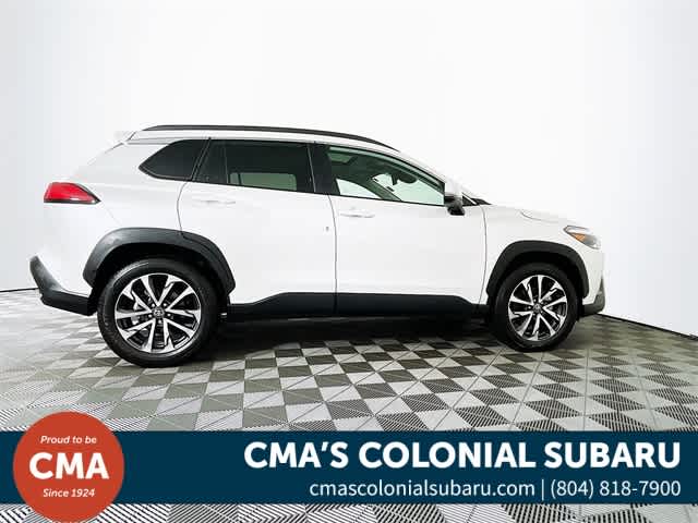 2024 Toyota Corolla Cross XLE photo 4