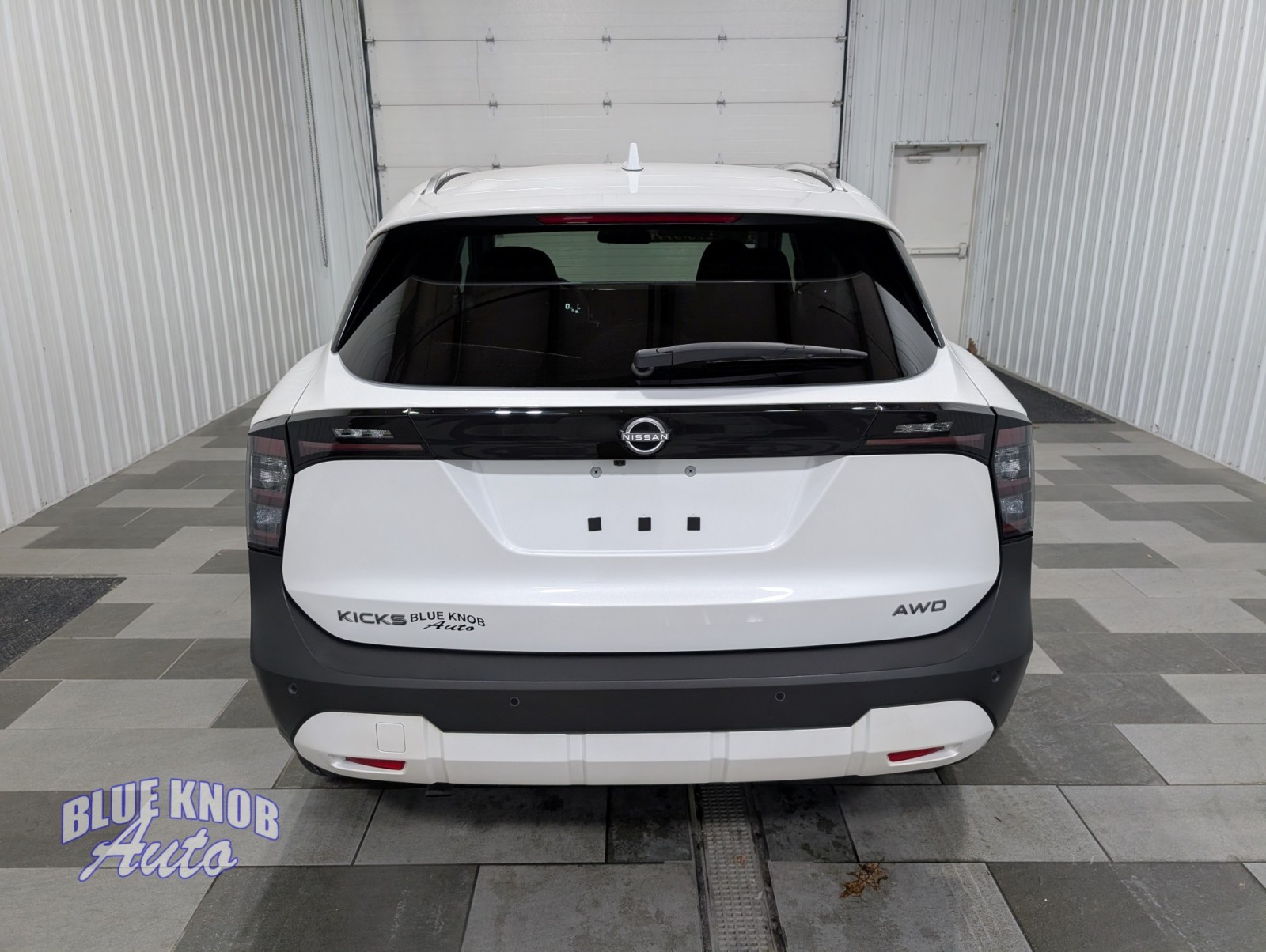 2025 Nissan Kicks SV photo 2