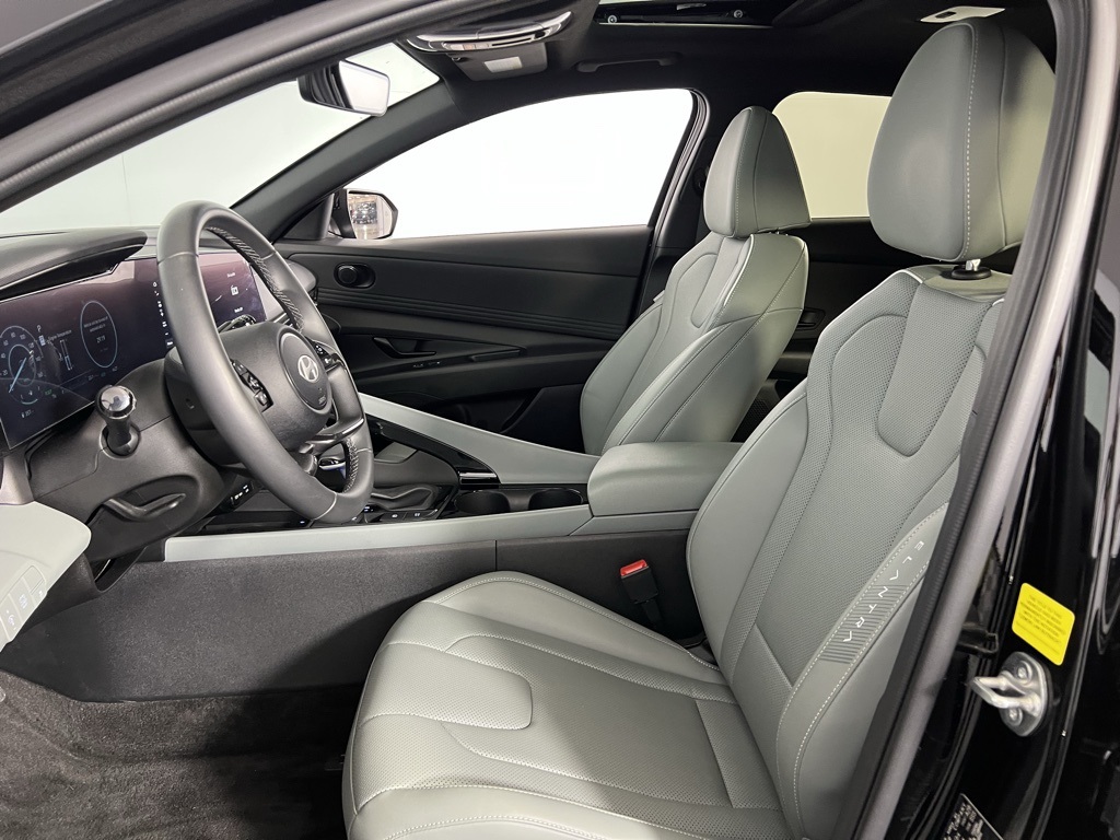2024 Hyundai Elantra Hybrid Limited photo 19