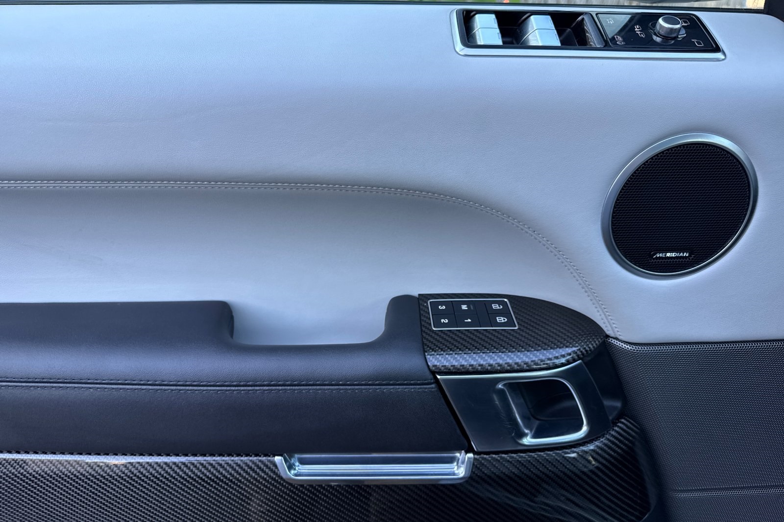 2022 Land Rover Range Rover Sport SVR photo 10