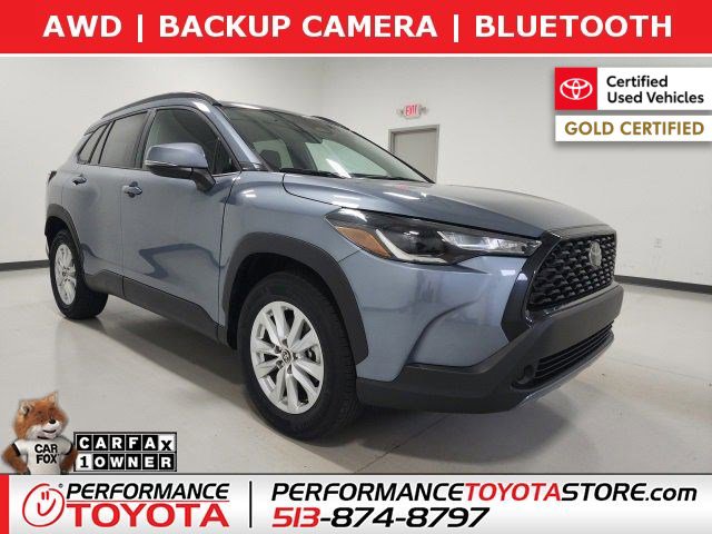 2023 Toyota Corolla Cross LE's photo