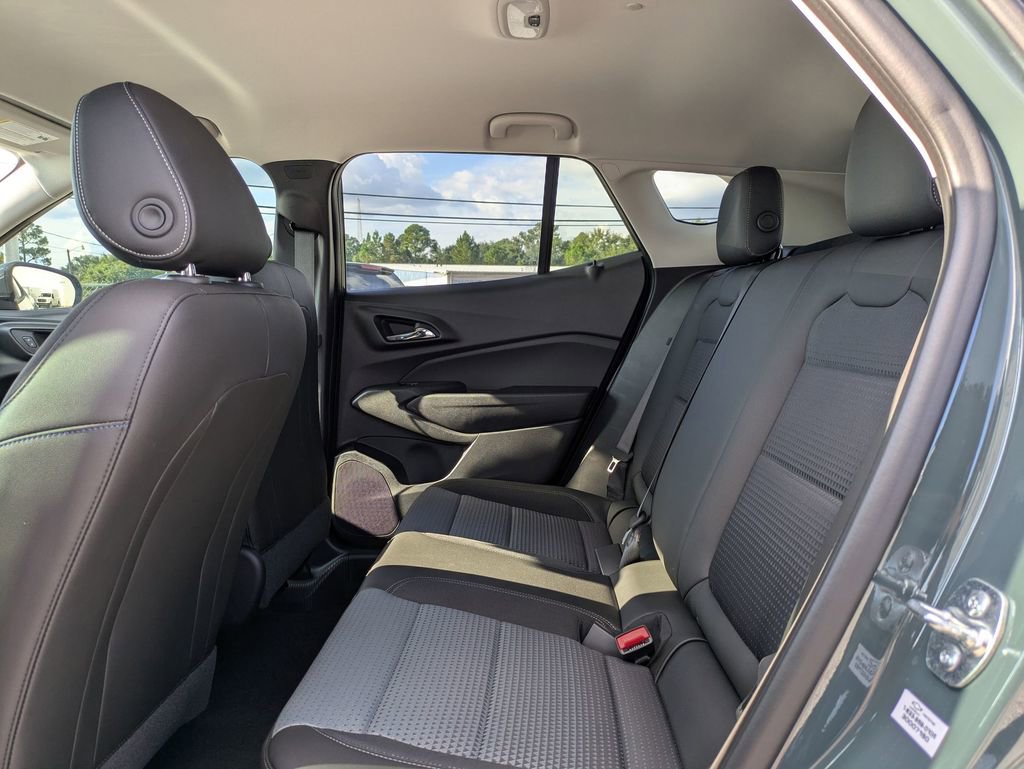 2025 Chevrolet Trax LT photo 22