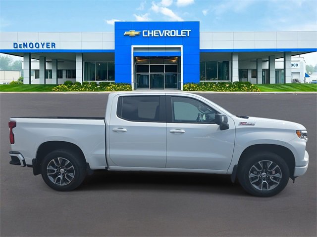 2024 Chevrolet Silverado 1500 RST photo 4