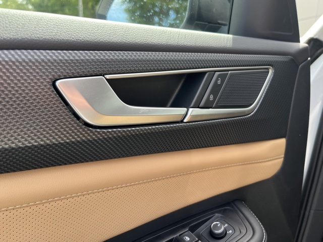 2025 Volkswagen Atlas Cross Sport SEL R-Line photo 29