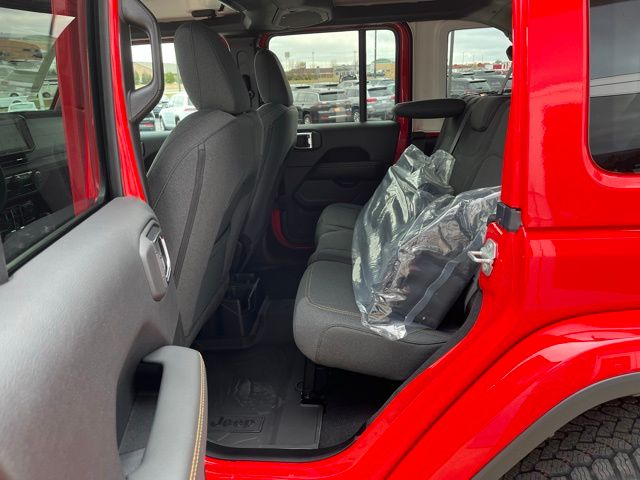 2025 Jeep Wrangler Sahara photo 21