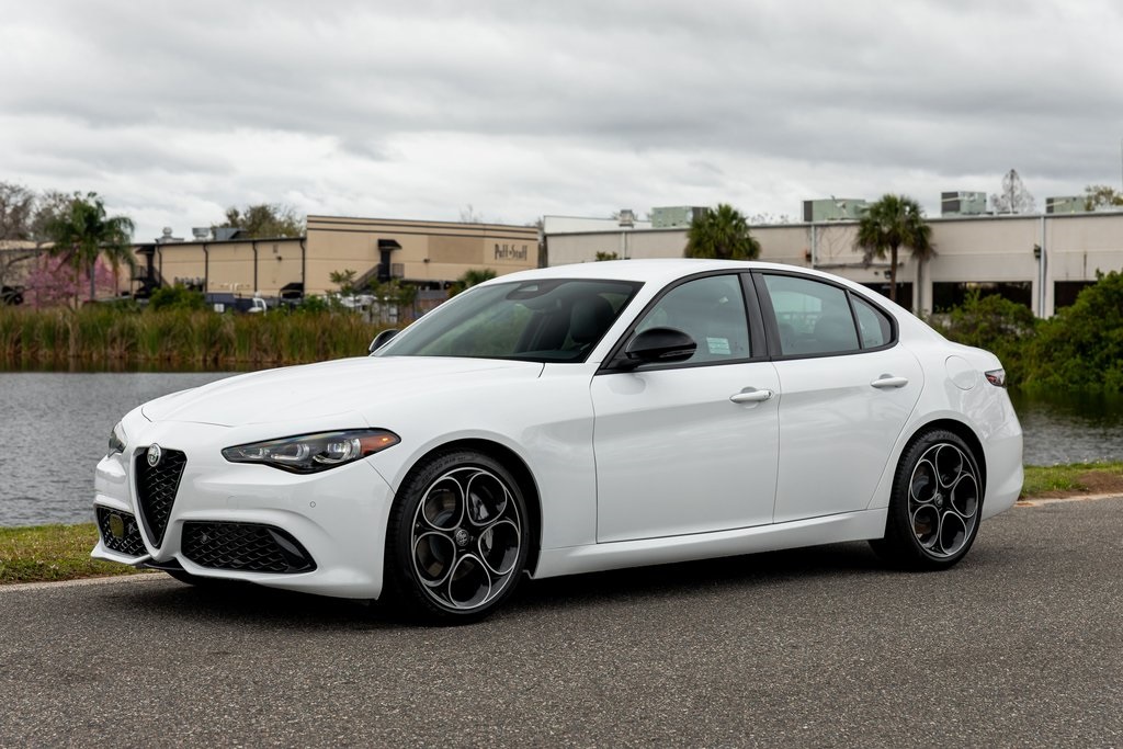 2025 Alfa Romeo Giulia Base photo 3