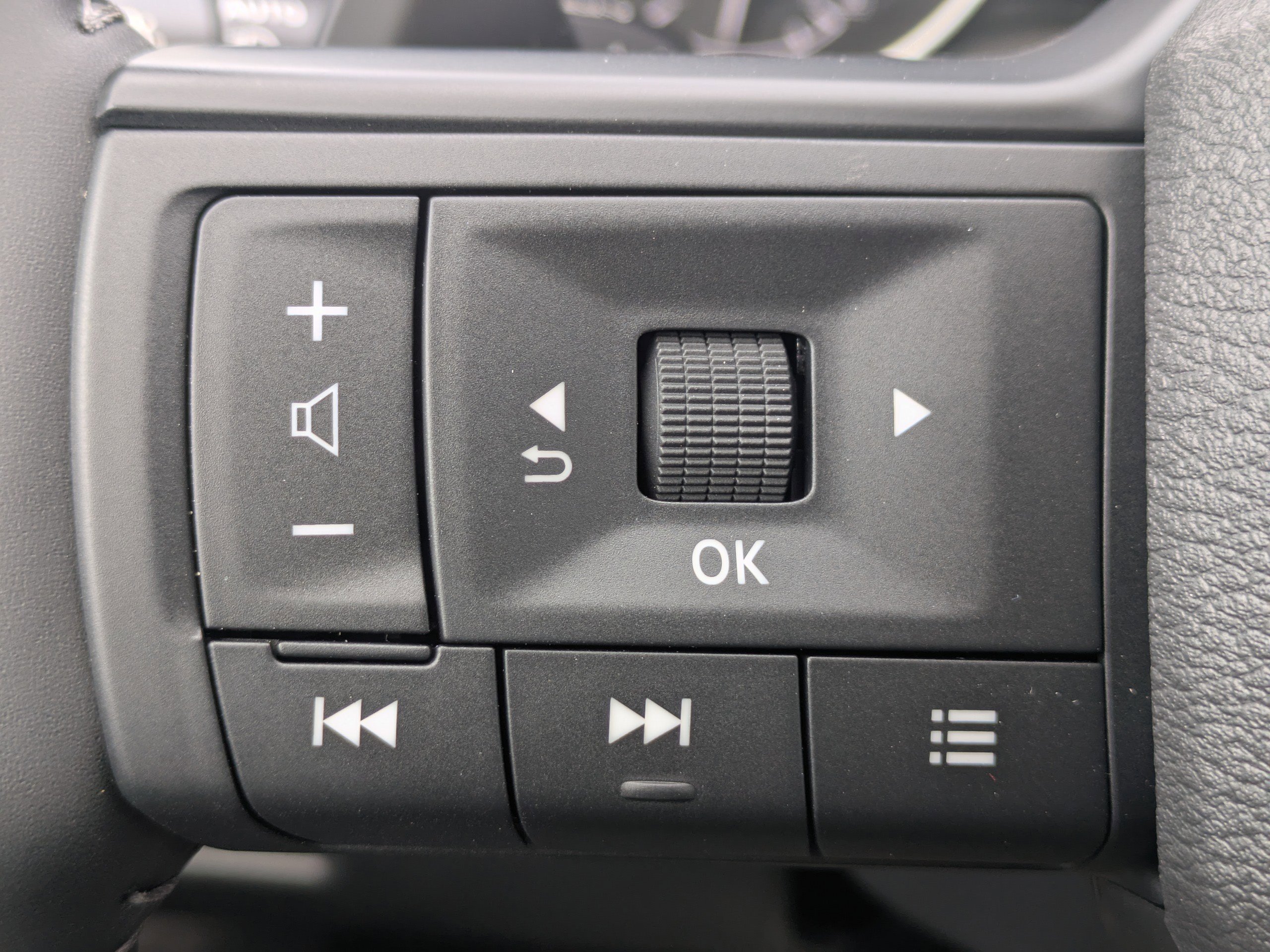 2026 Nissan Rogue SV photo 24