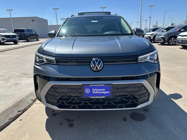 2025 Volkswagen Taos SE photo 4