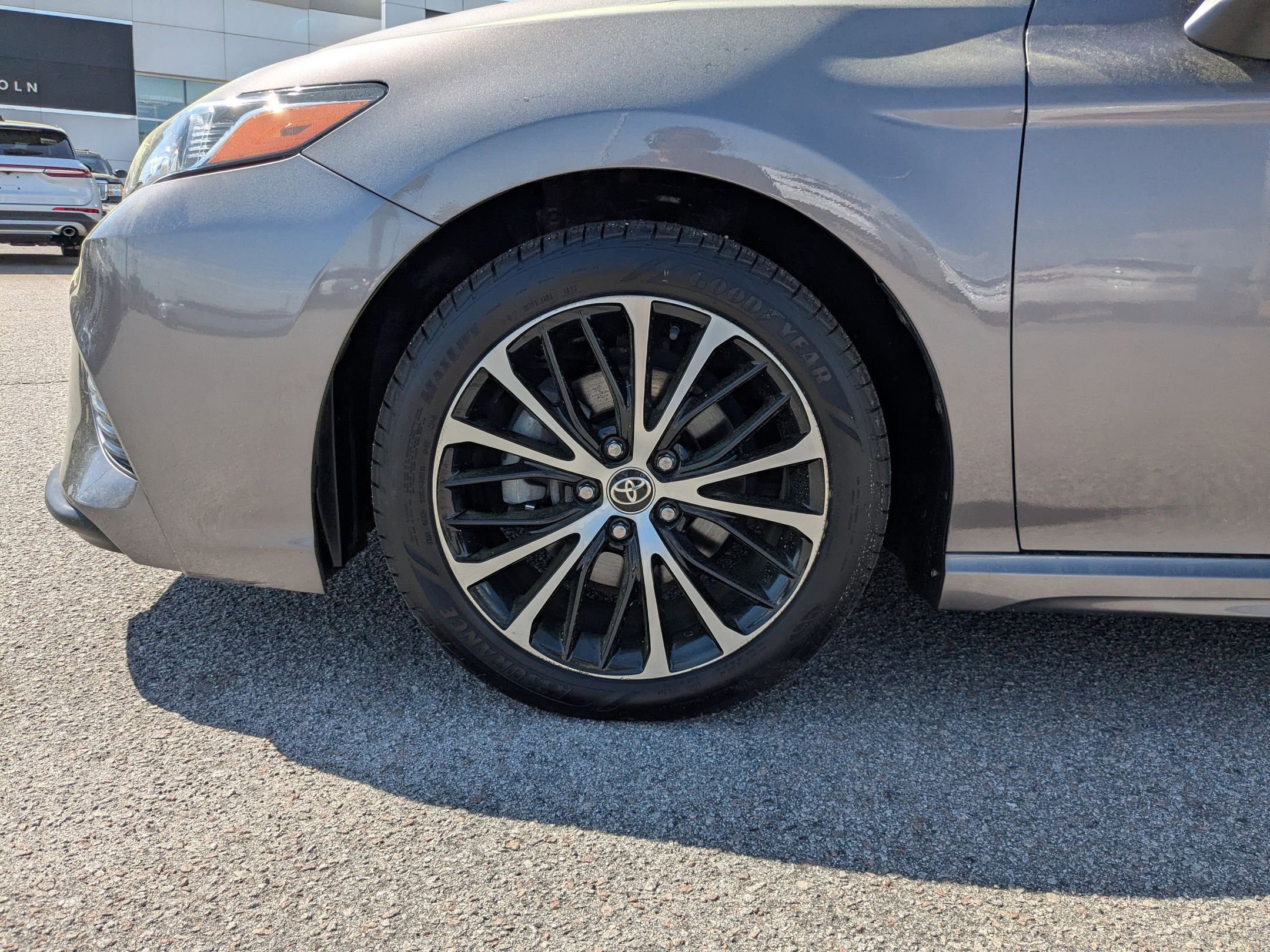 2020 Toyota Camry SE photo 10