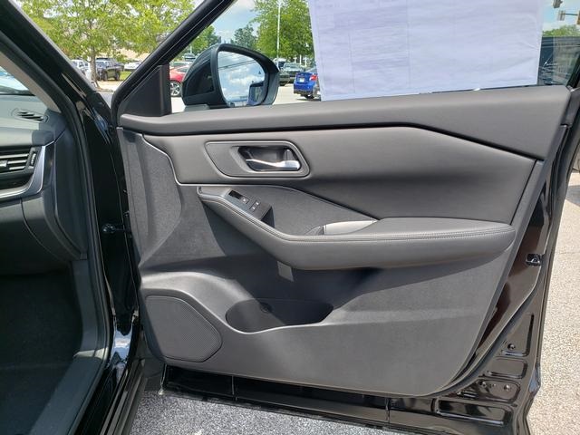 2025 Nissan Rogue SV photo 18