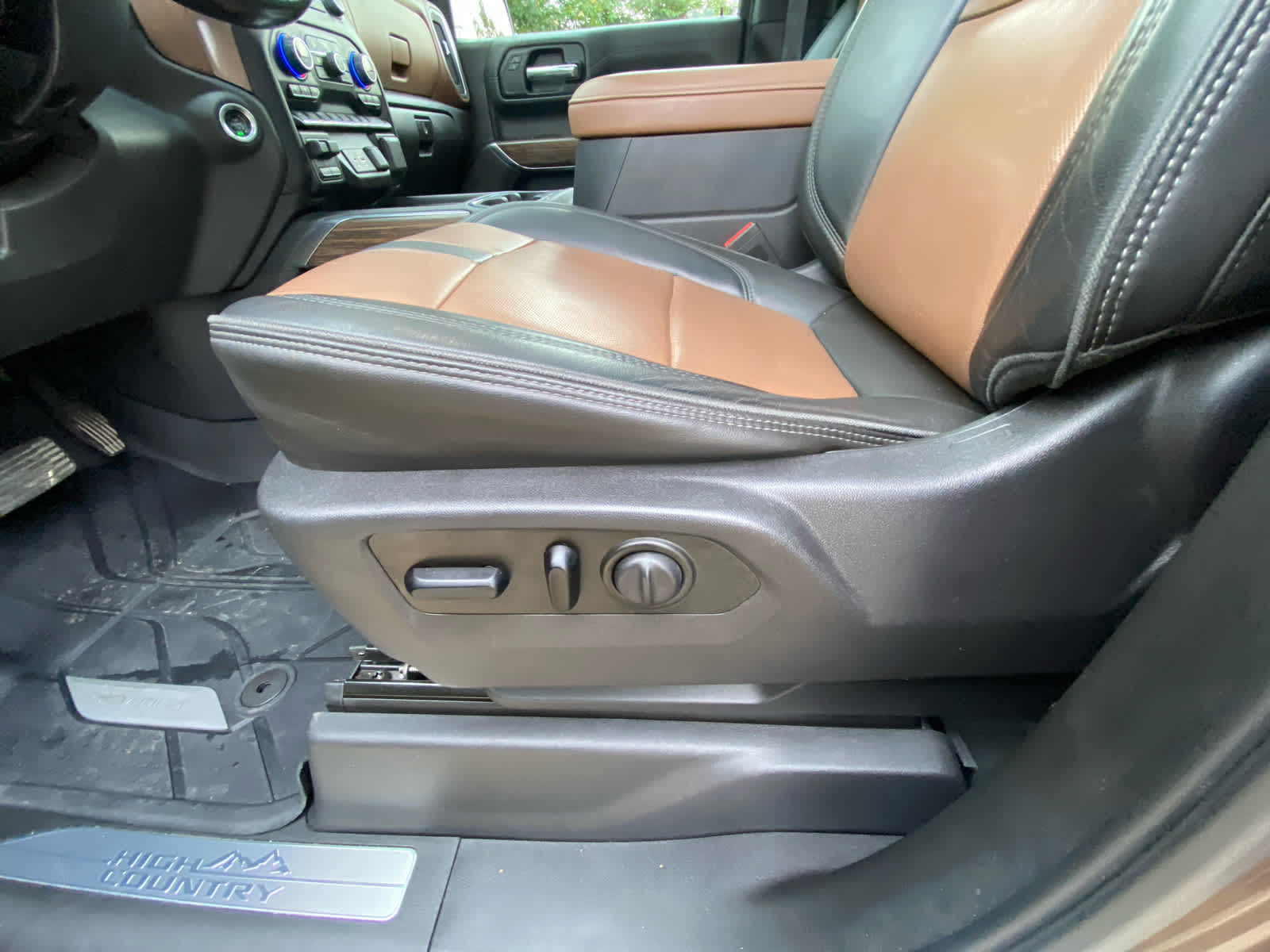 2019 Chevrolet Silverado 1500 High Country photo 11