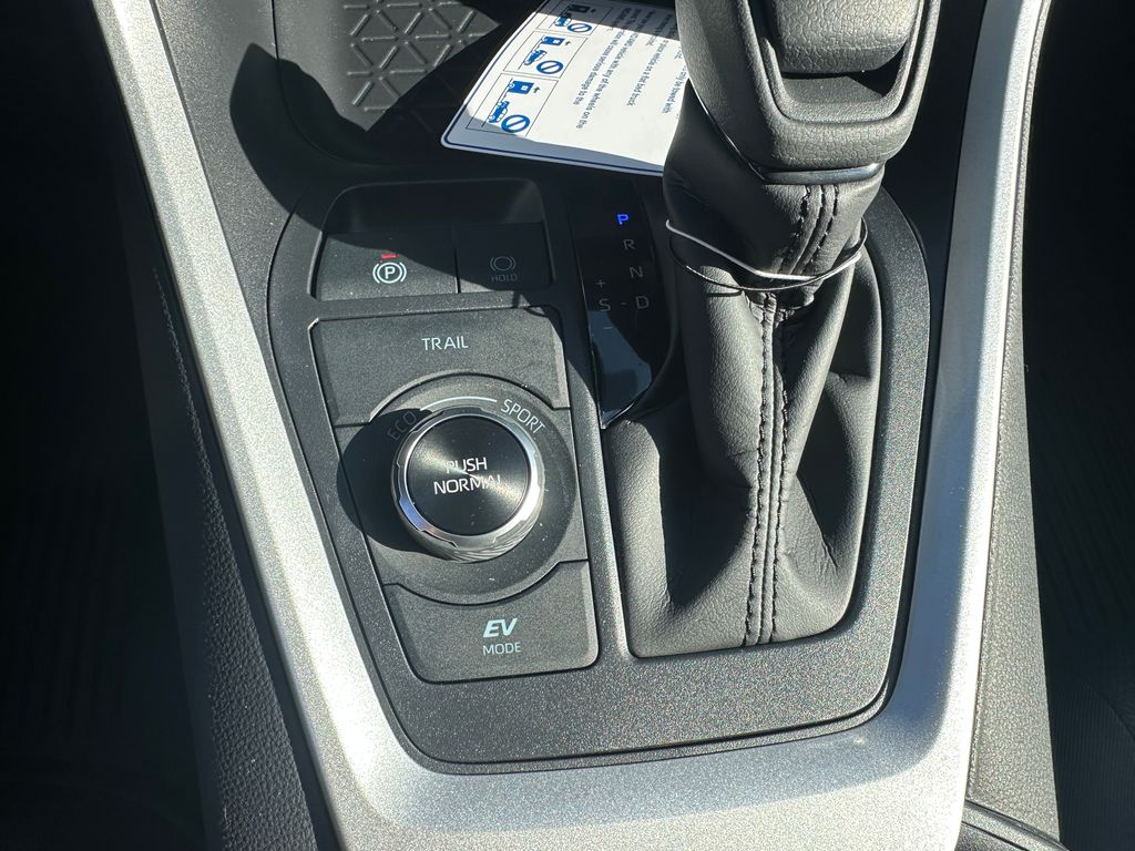 2025 Toyota RAV4 Hybrid XLE photo 17