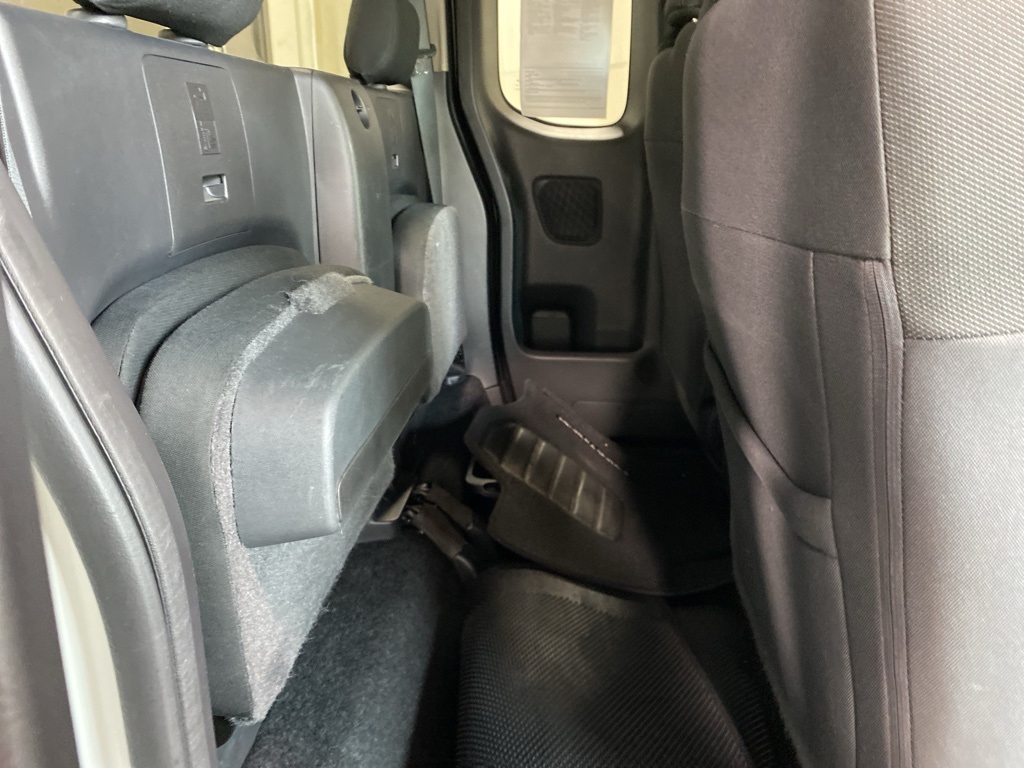 2024 Nissan Frontier SV photo 13