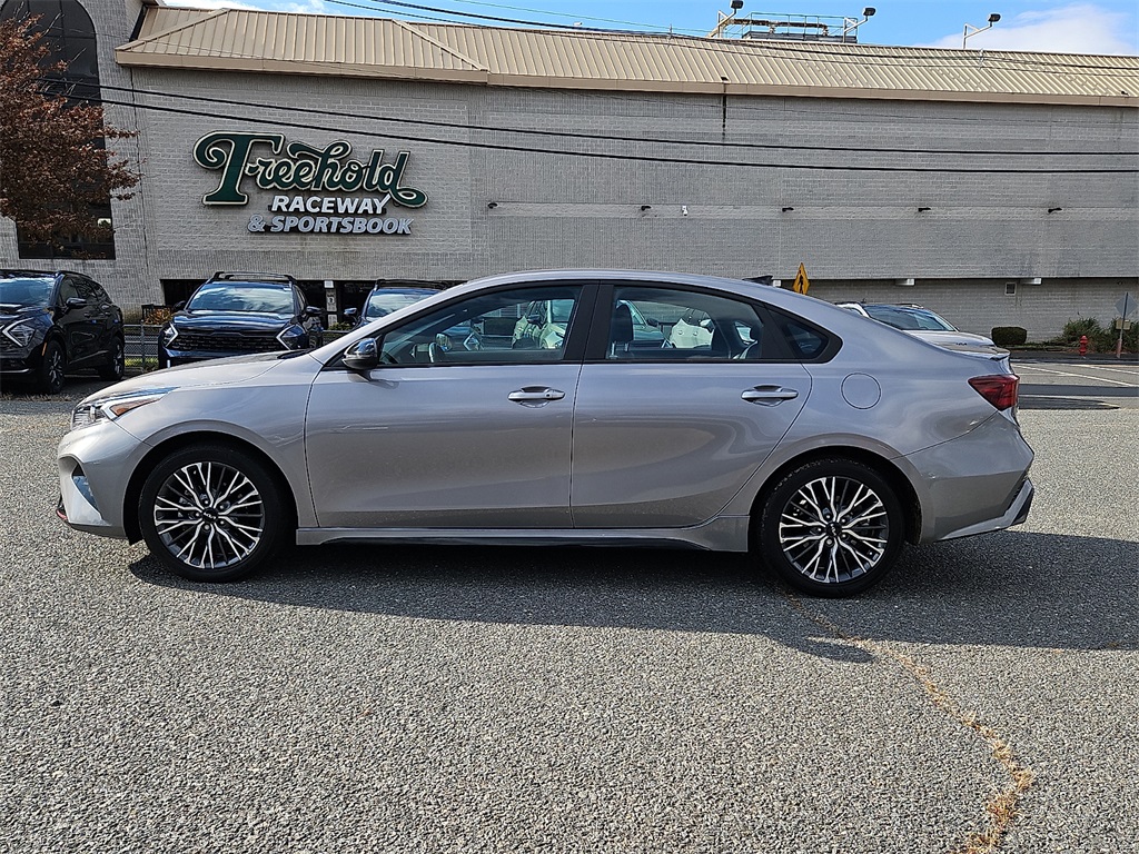 2023 Kia Forte GT-Line photo 4