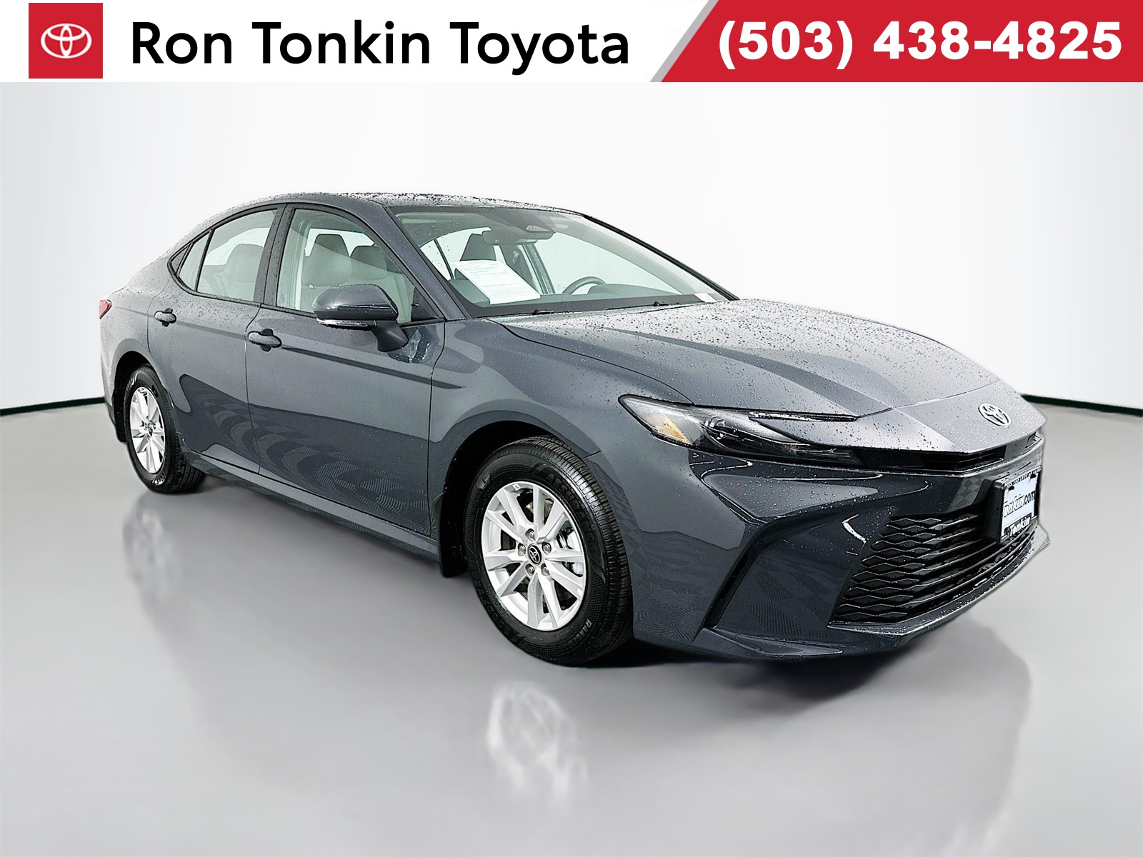 2025 Toyota Camry LE's photo