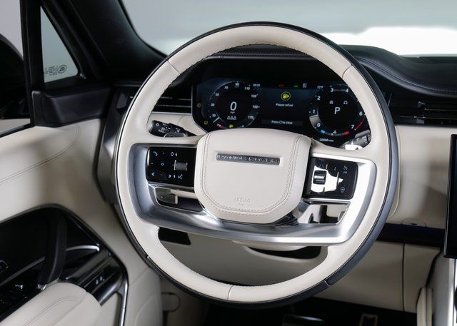 2023 Land Rover Range Rover SE photo 12