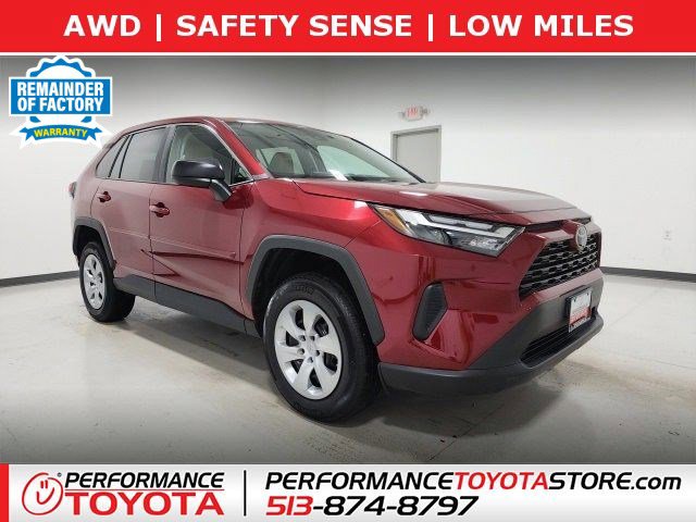 2023 Toyota RAV4 LE's photo