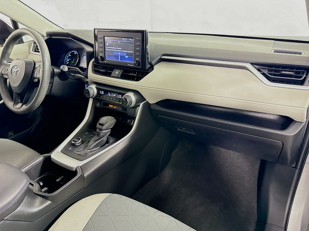 2022 Toyota RAV4 Hybrid XLE photo 26