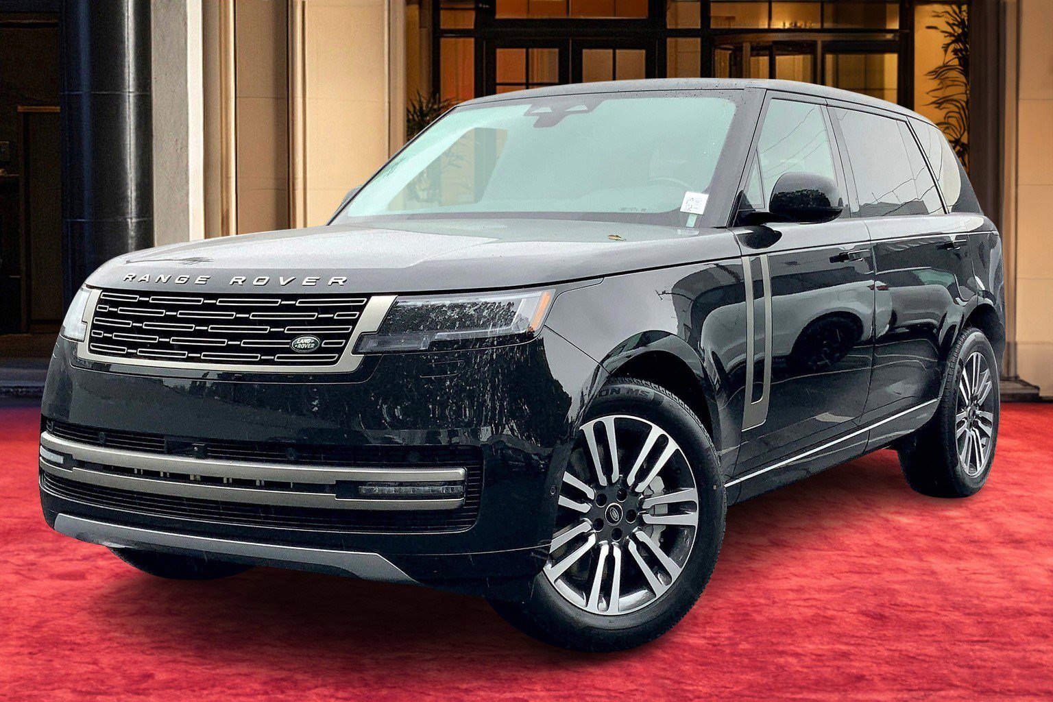 2025 Land Rover Range Rover SE's photo