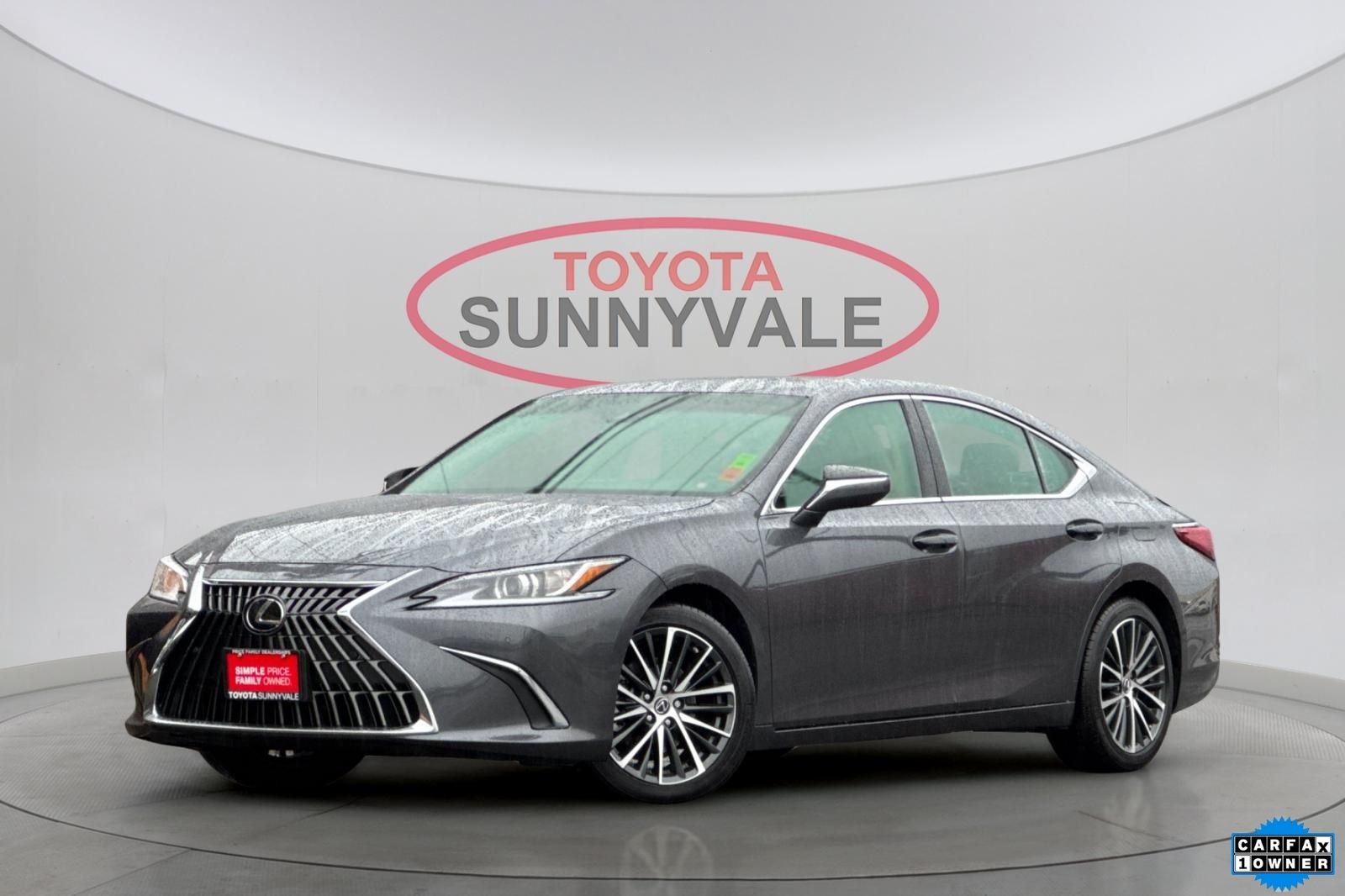 2025 Lexus ES Hybrid 300h's photo