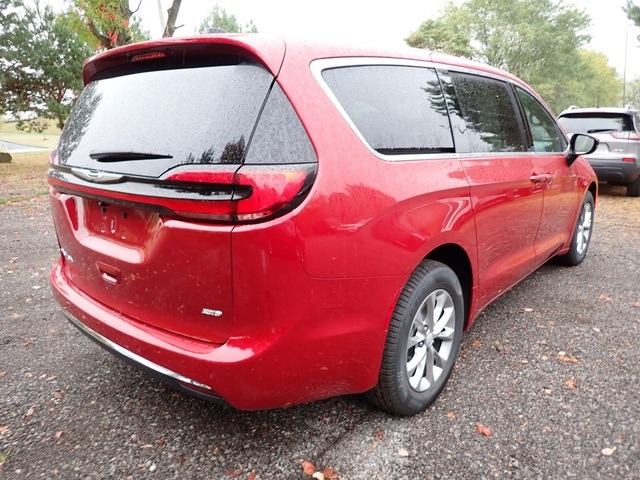 2026 Chrysler Pacifica photo 6