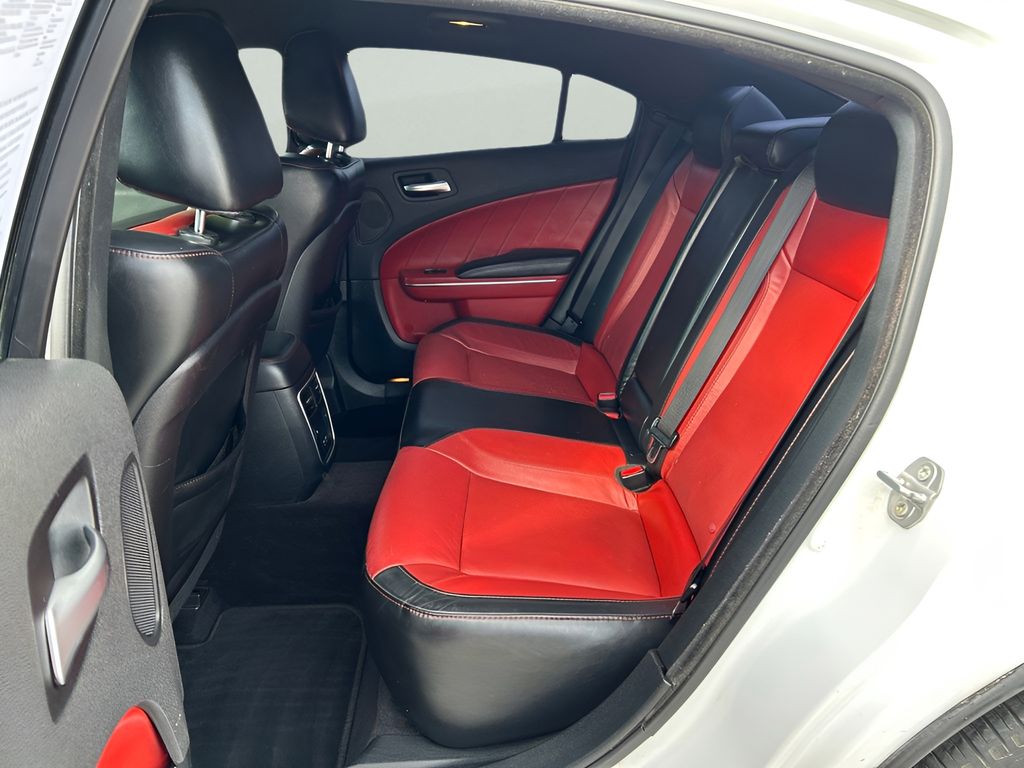 2016 Dodge Charger SXT photo 11