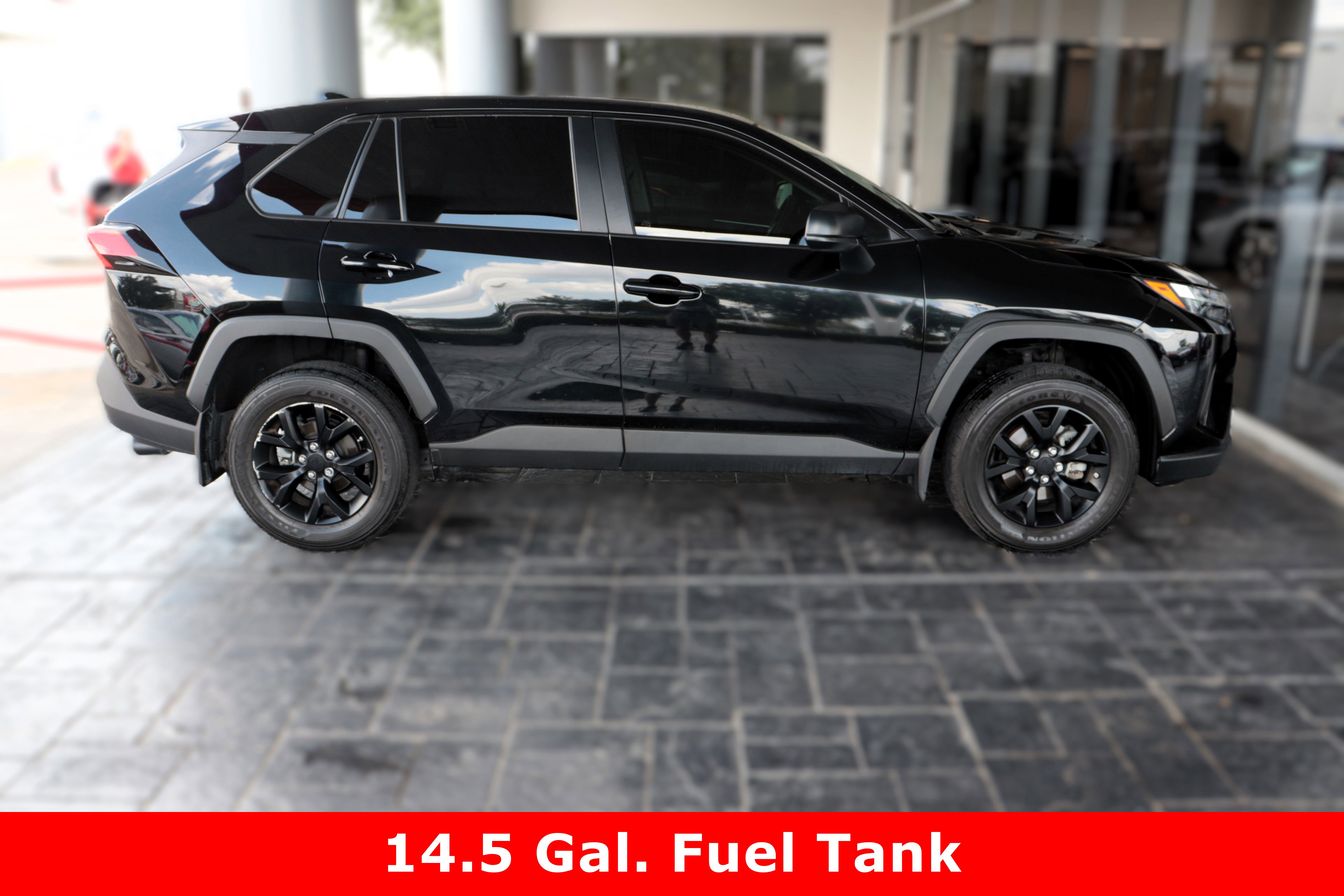 2023 Toyota RAV4 LE photo 3