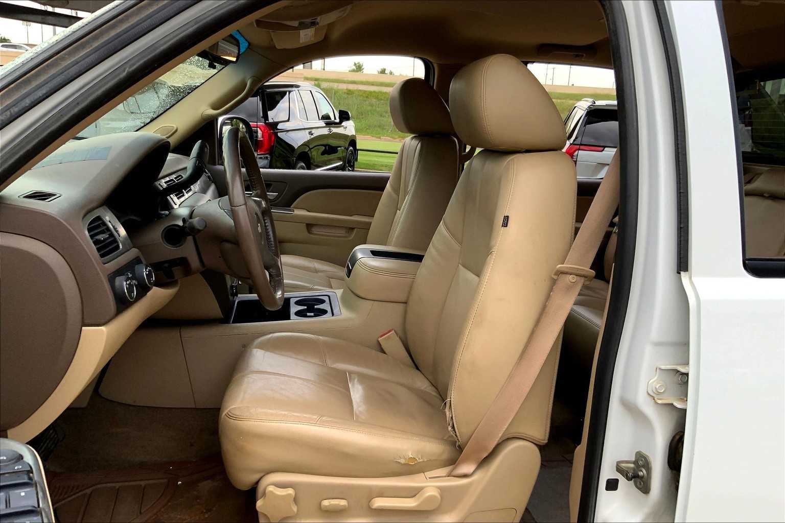 2010 Chevrolet Avalanche LT photo 4