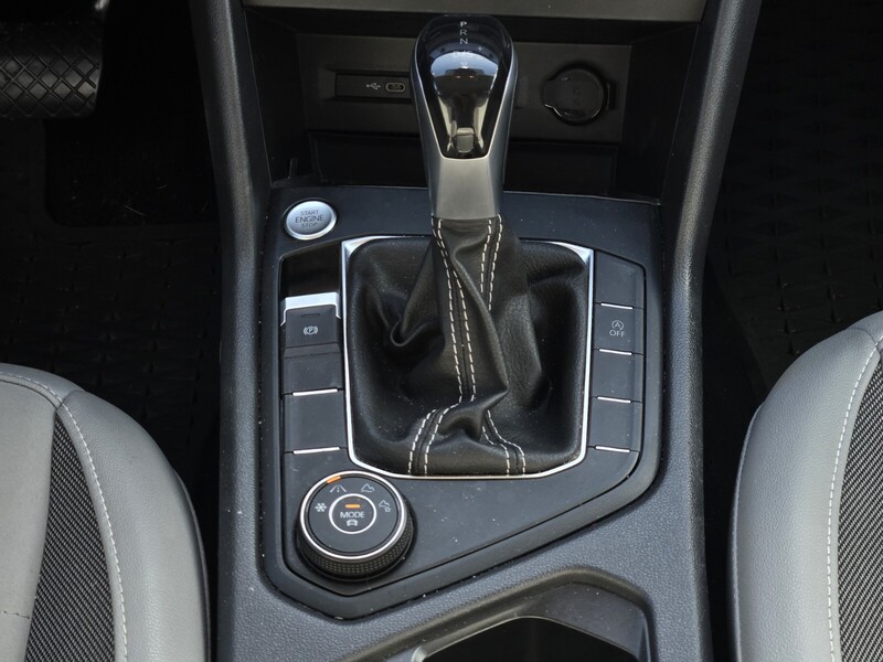 2022 Volkswagen Taos SE photo 12