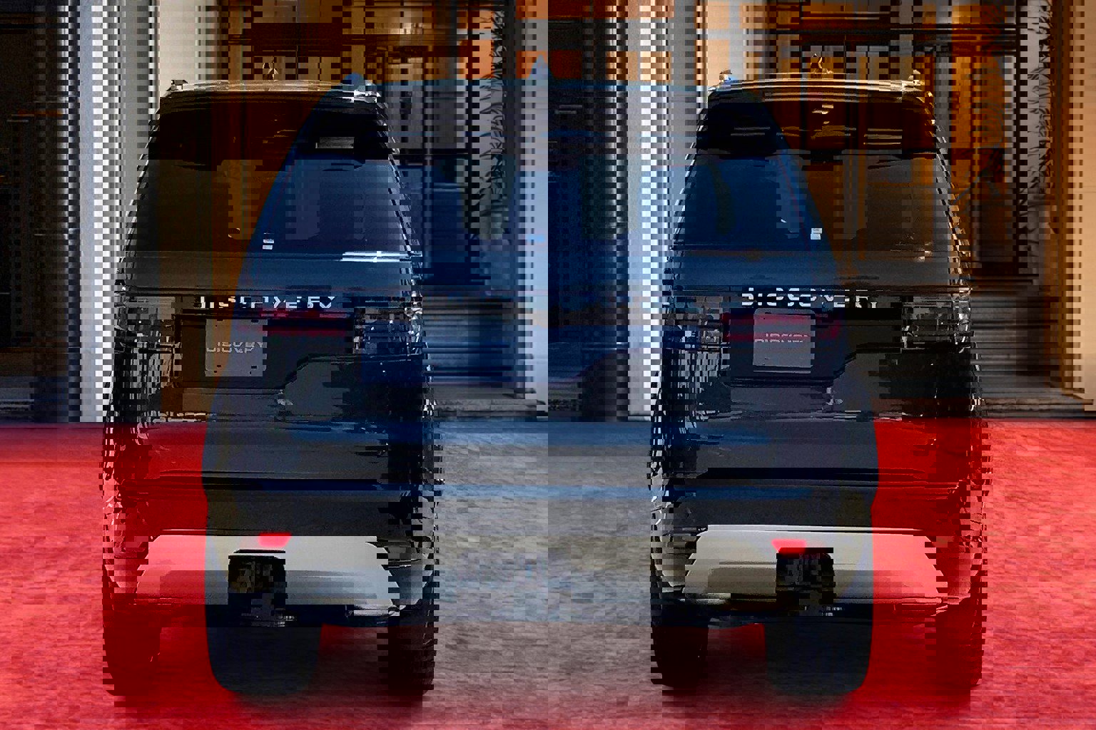 2025 Land Rover Discovery Metropolitan Edition photo 3
