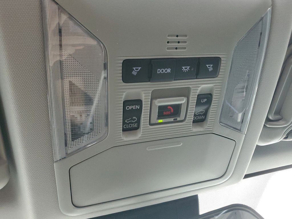 2025 Toyota RAV4 XLE photo 30