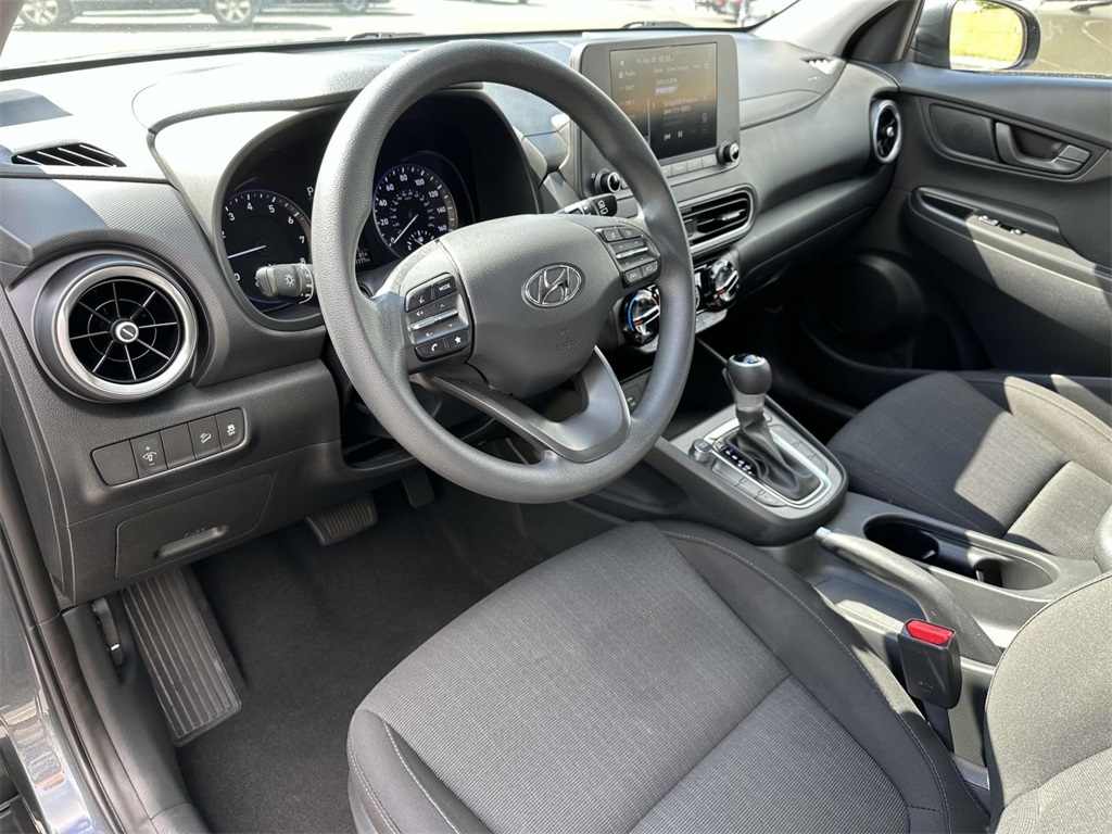 2022 Hyundai Kona SEL photo 2