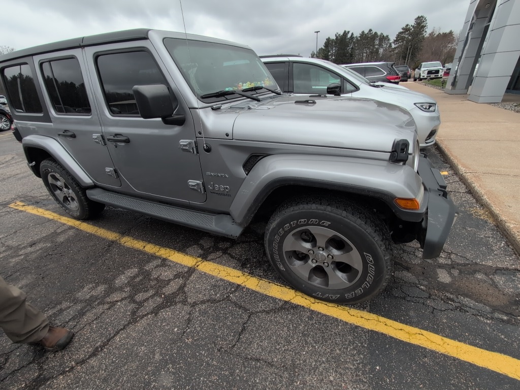 2019 Jeep Wrangler Unlimited Sahara photo 2