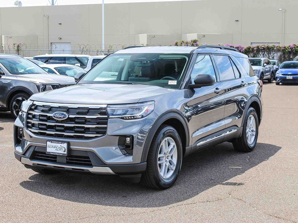 2025 Ford Explorer photo 3