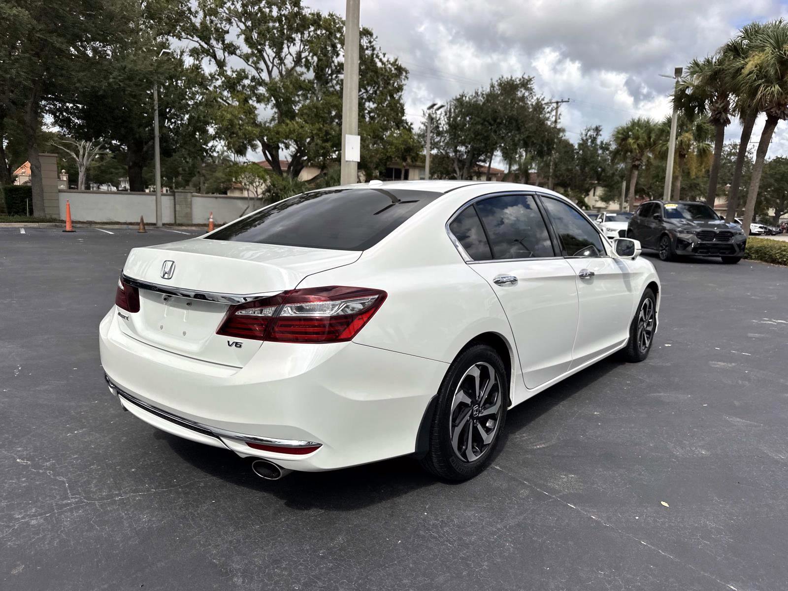2017 Honda Accord EX-L V6 photo 4