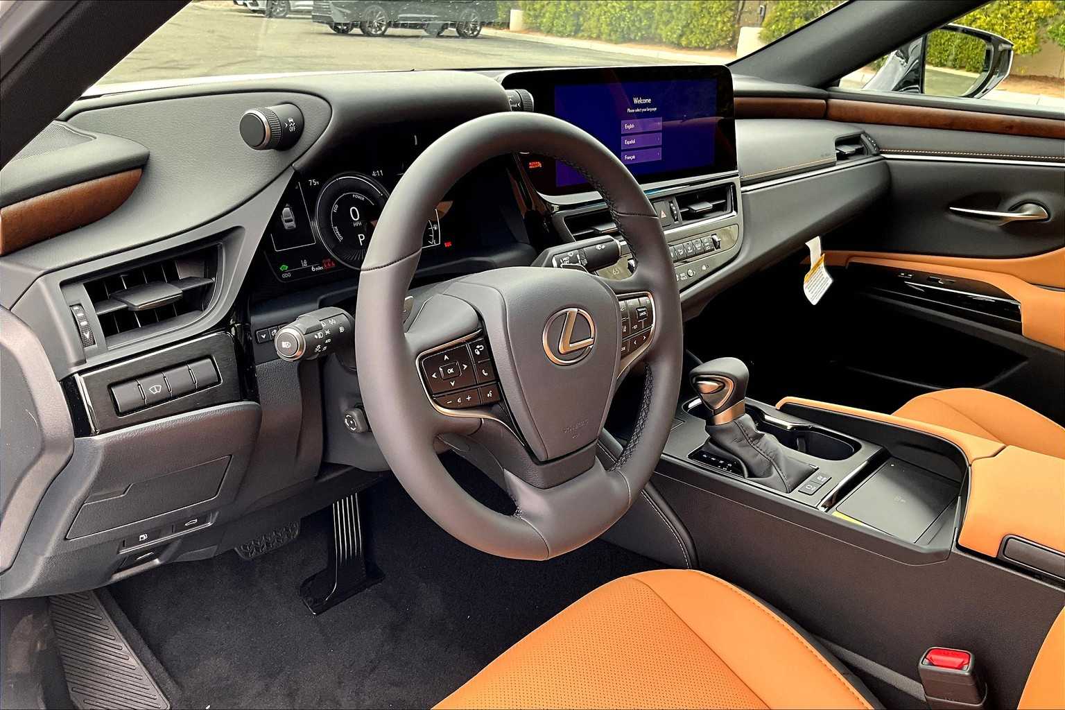 2025 Lexus ES 300h photo 9