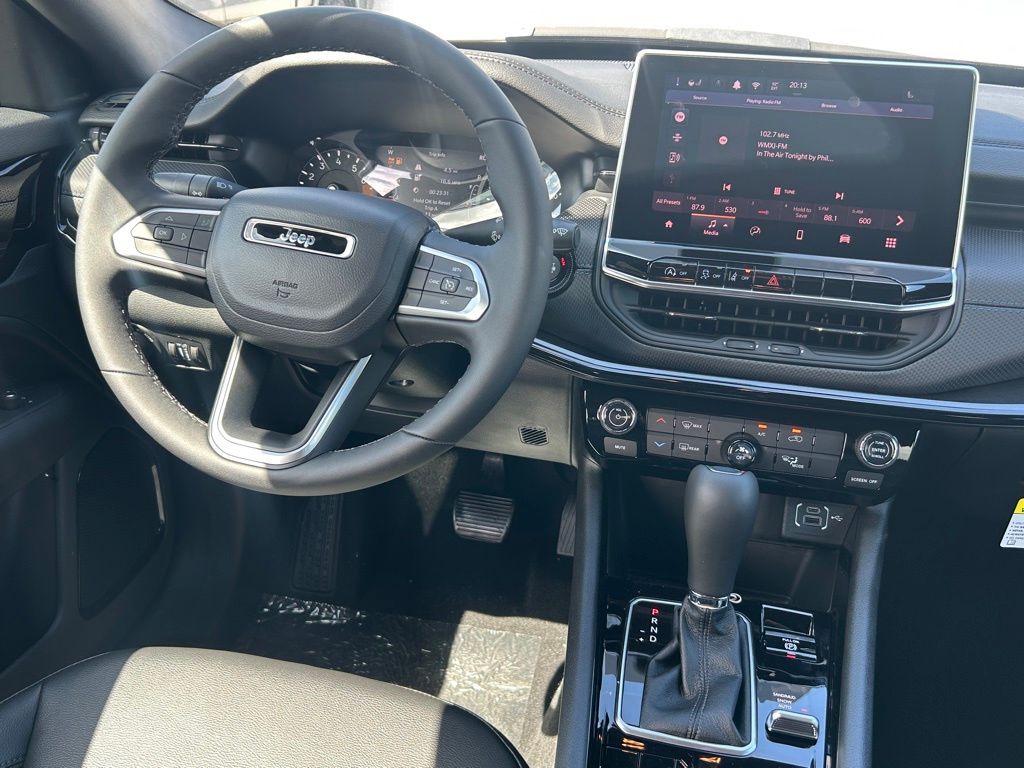 2026 Jeep Compass Latitude Altitude photo 9