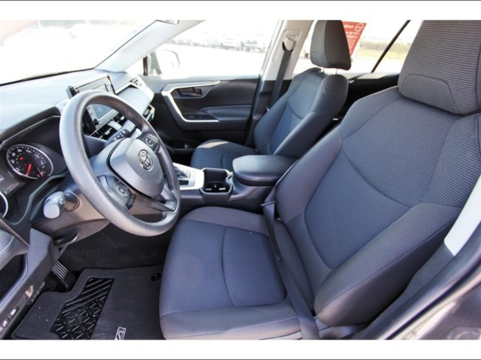 2022 Toyota RAV4 LE - 9