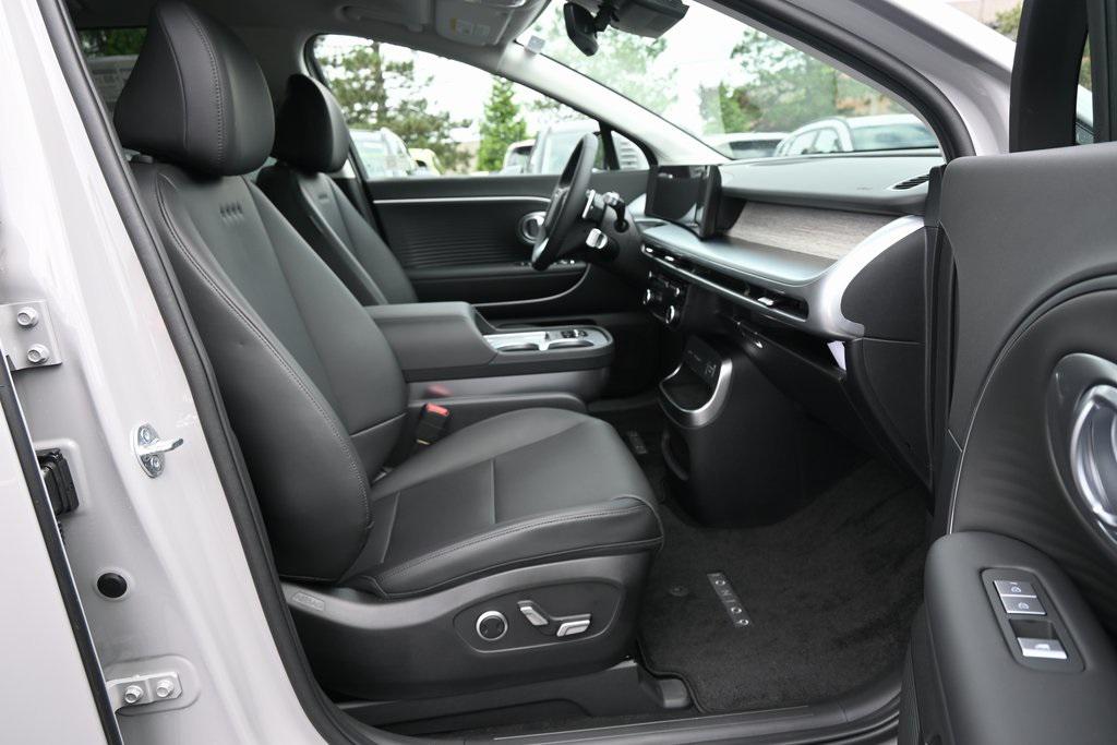 2026 Hyundai Ioniq SEL photo 12