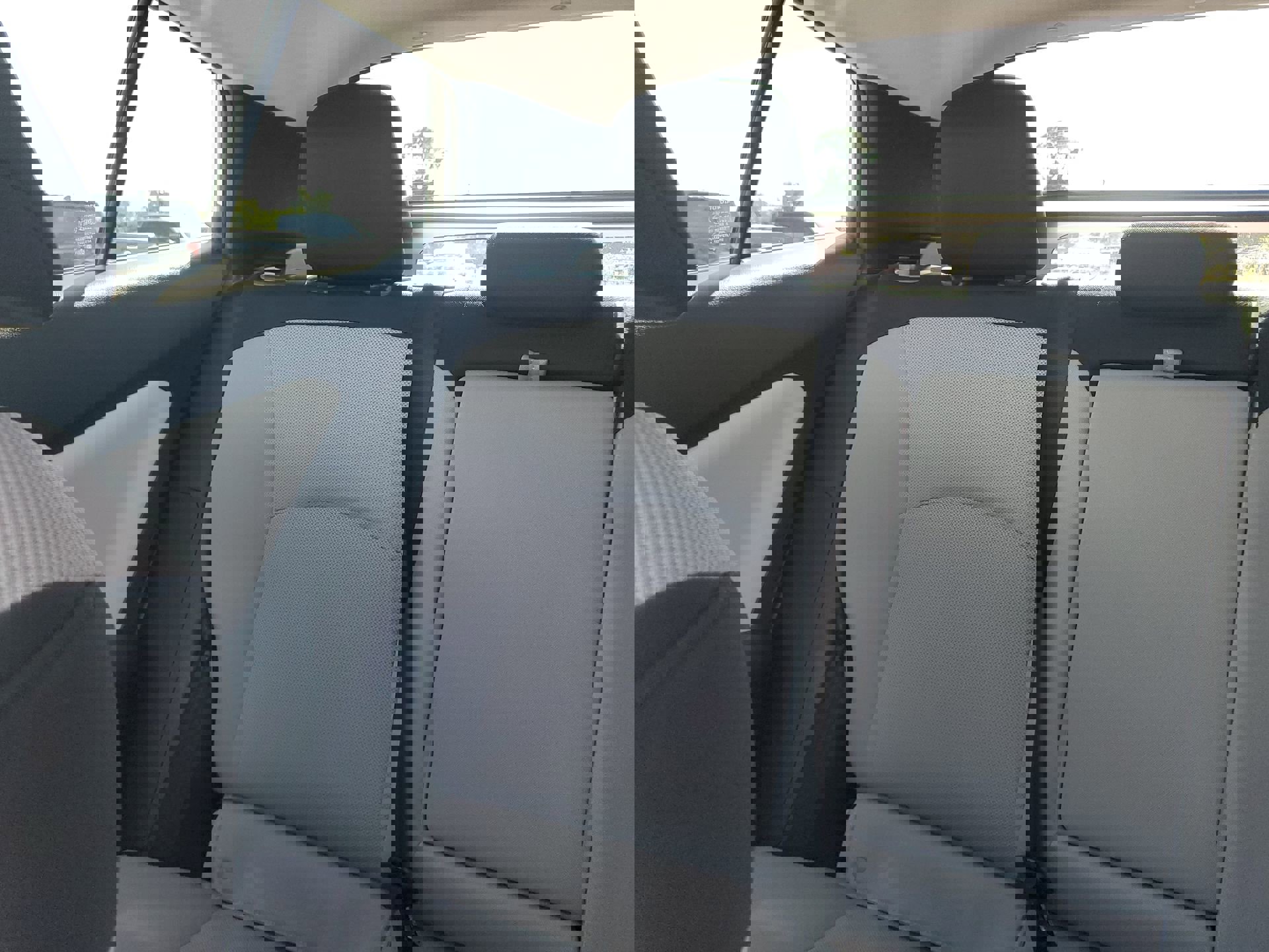 2022 Toyota Prius L photo 8