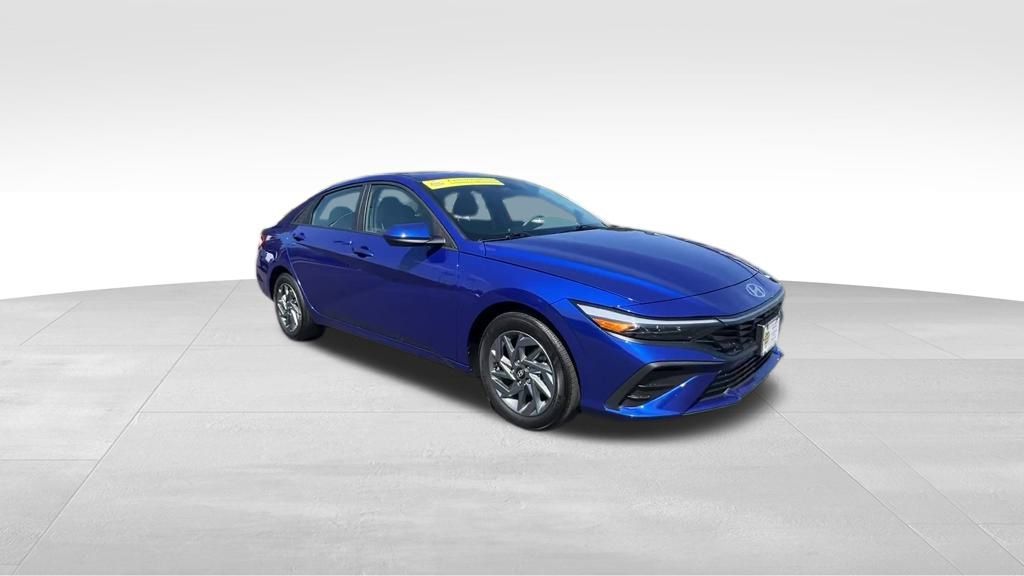 2024 Hyundai Elantra SEL photo 9