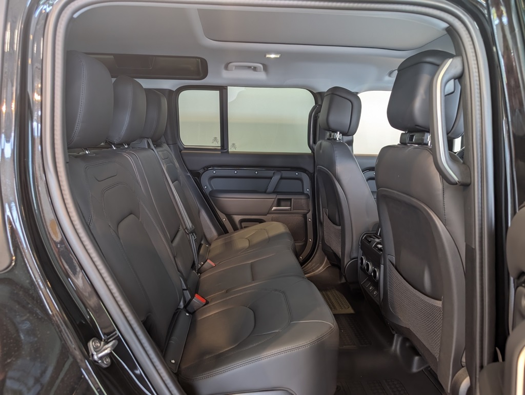 2025 Land Rover Defender 110 S photo 24