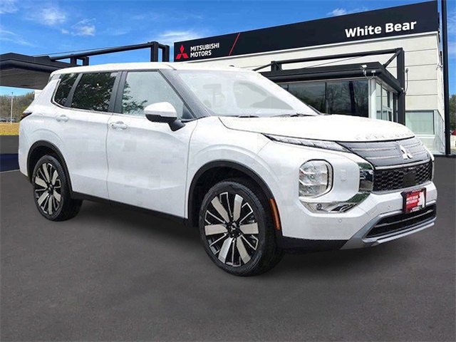 2025 Mitsubishi Outlander SE's photo