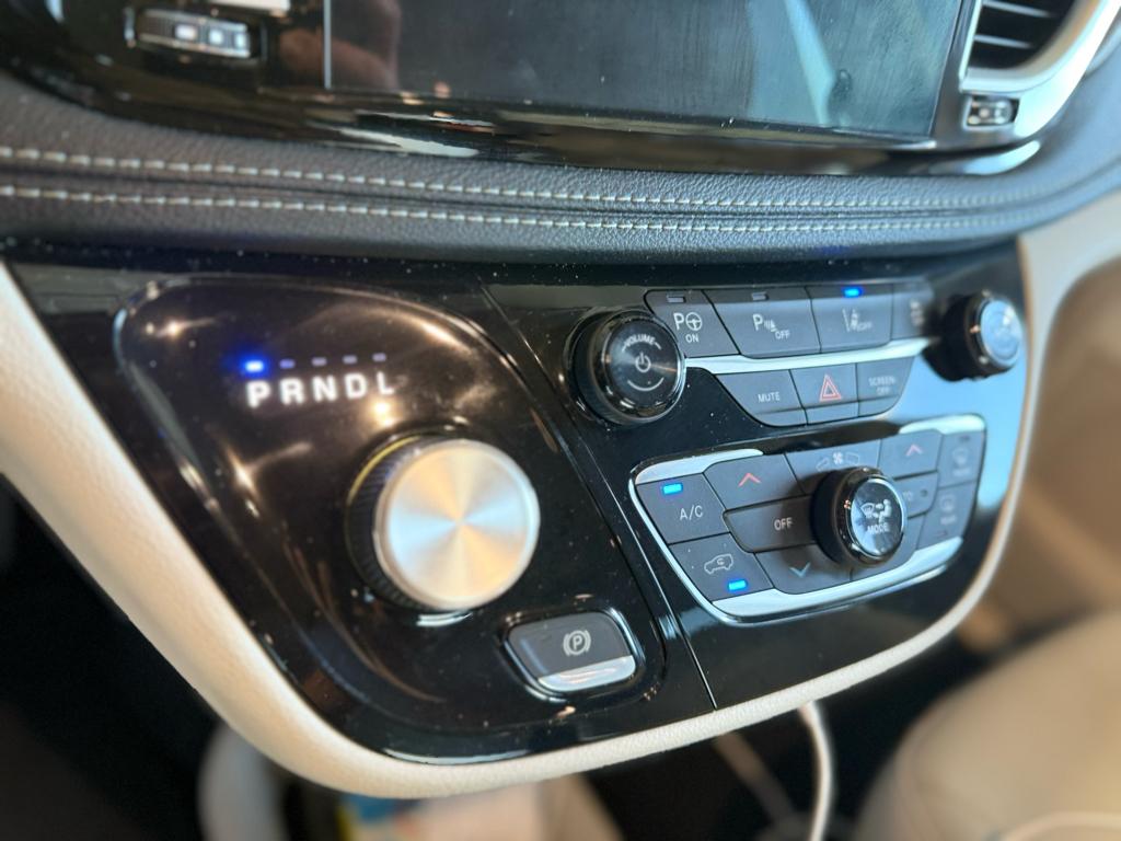 2021 Chrysler Pacifica Hybrid Touring L photo 8