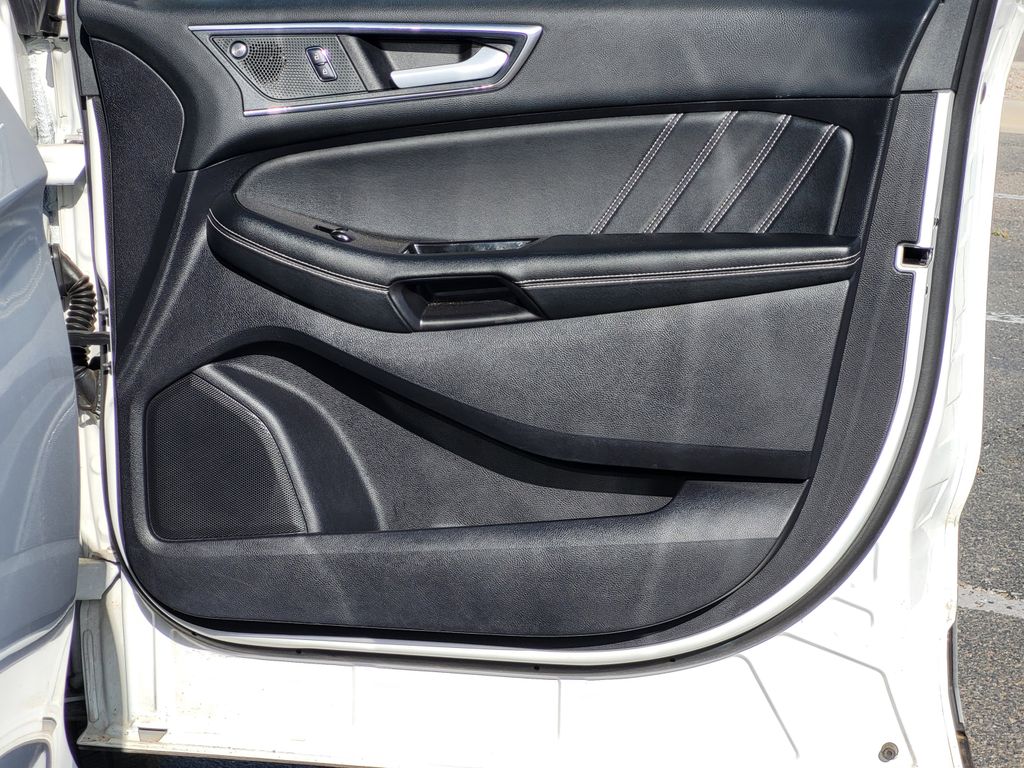 2020 Ford Edge ST photo 23