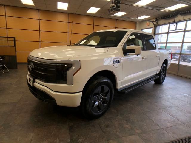2025 Ford F-150 Lightning Lariat photo 4