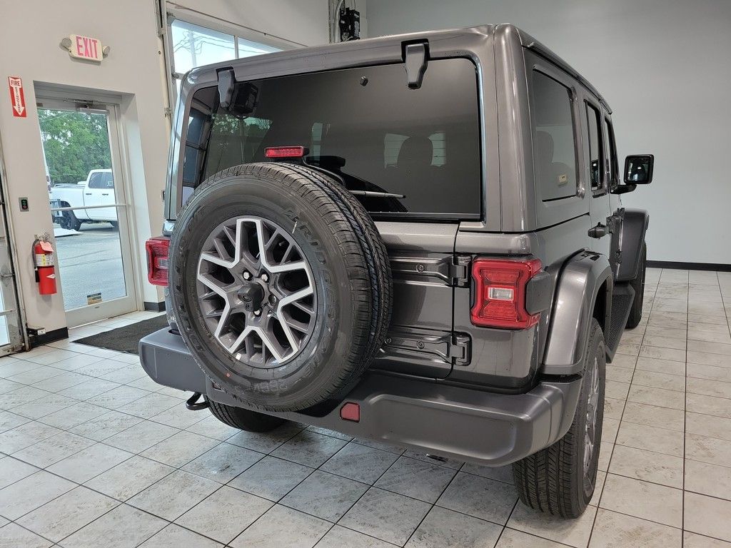 2025 Jeep Wrangler Sahara photo 28